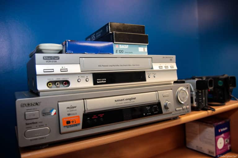 Transfert numérisation cassettes VHS, VHS-C, S-VHSc, 8mm, Hi8, D8, Mini-DV,  Super 8 - Avenir Informatique Lucon