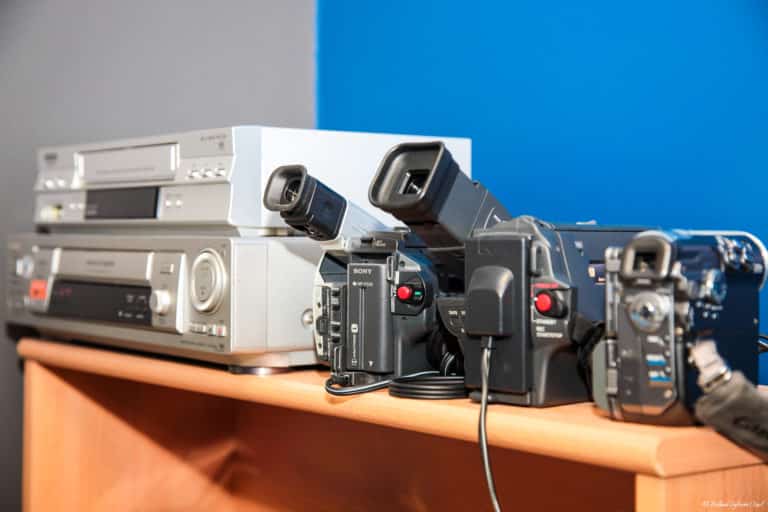 Transfert numérisation cassettes VHS, VHS-C, S-VHSc, 8mm, Hi8, D8, Mini-DV,  Super 8 - Avenir Informatique Lucon